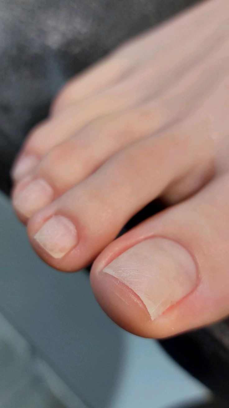 Pedicure klasyczny z opracowaniem stóp